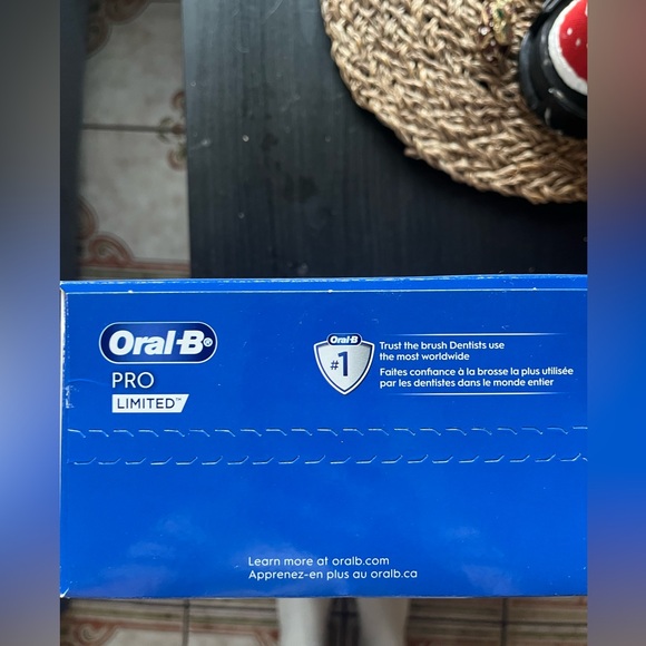 Oral-B Electric Toothbrush - Picture 3 of 4
